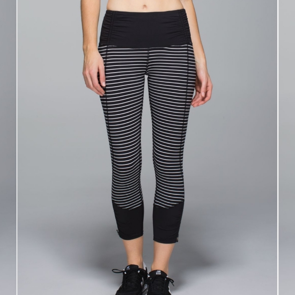 Lululemon Black Whie Parallel Stripe Runday Crop Luxtreme Size 4